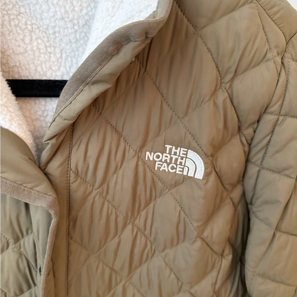 The North Face Quilted Jacket in Army Green - Picture 3 of 4